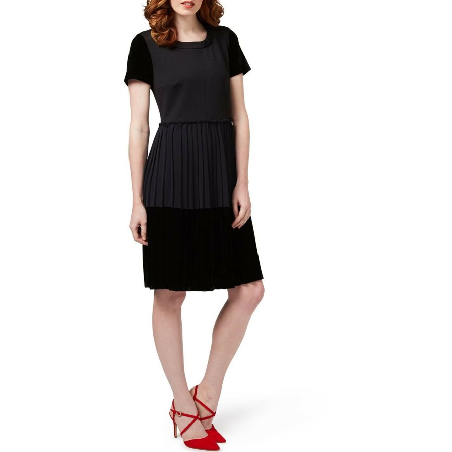 Best * James Lakeland Pleated Skirt Dress